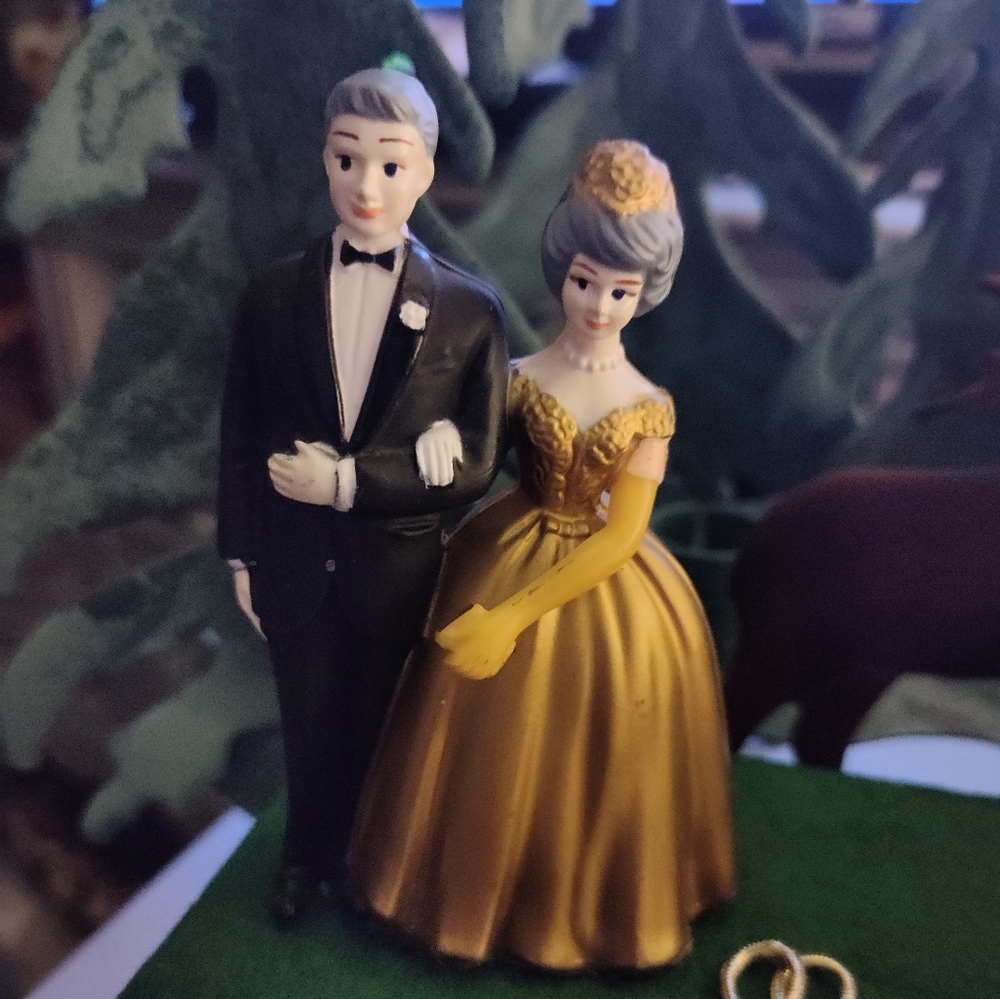 Vintage Wilton Wedding Topper